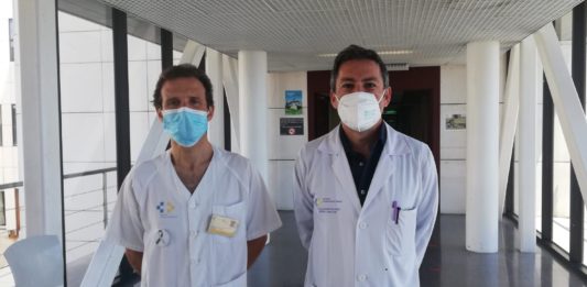 David Pérez Alonso y Jose Ramón Cano García, cirujanos torácicos del Complejo Hospitalario Universitario Insular-Materno Infantil