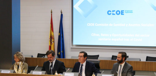 Natalia Roldán, Carlos Rus, Antonio Garamendi y Luis de Palacio (Comisión Sanidad y Asuntos Sociales CEOE).