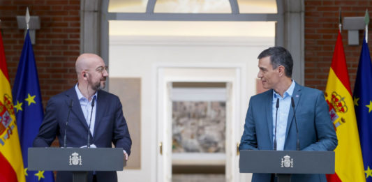El presidente del Gobierno español, Pedro Sánchez, y el presidente del Consejo Europeo, Charles Michel