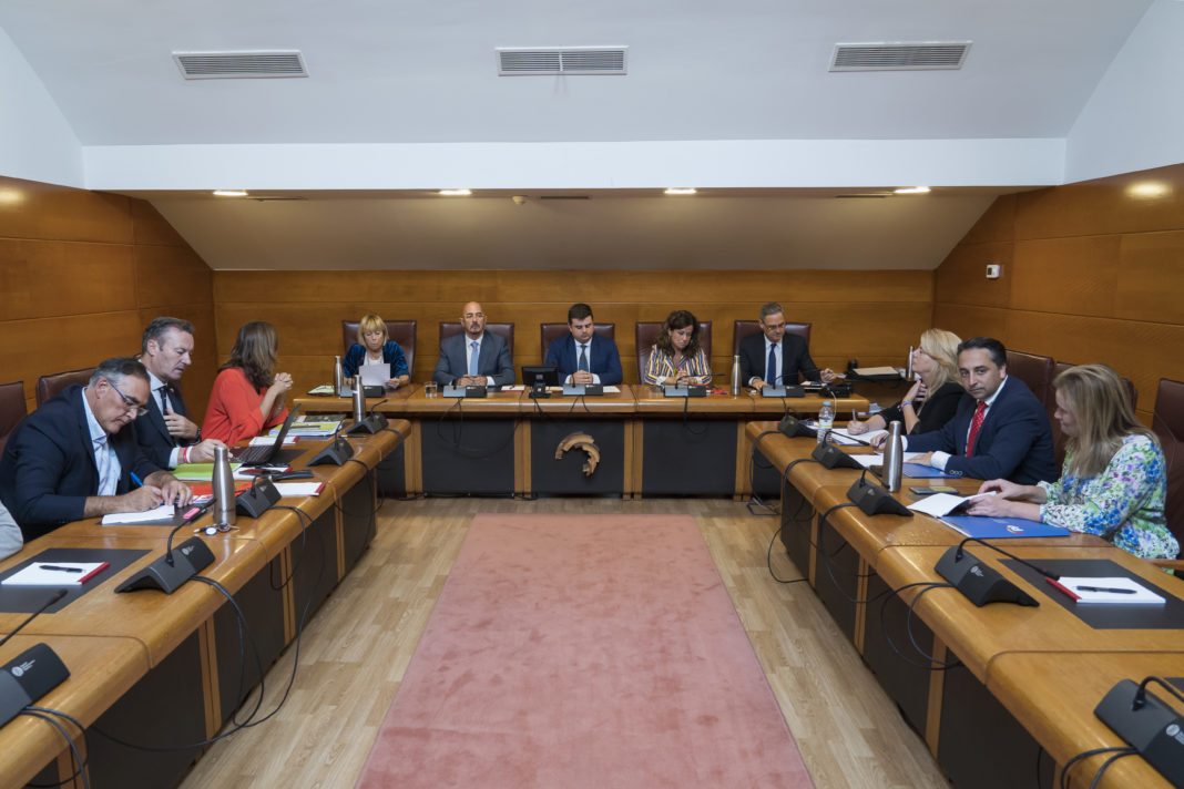Comparecencia del consejero de Sanidad Cesar Pascual ante la comisión del parlamento de Cantabria