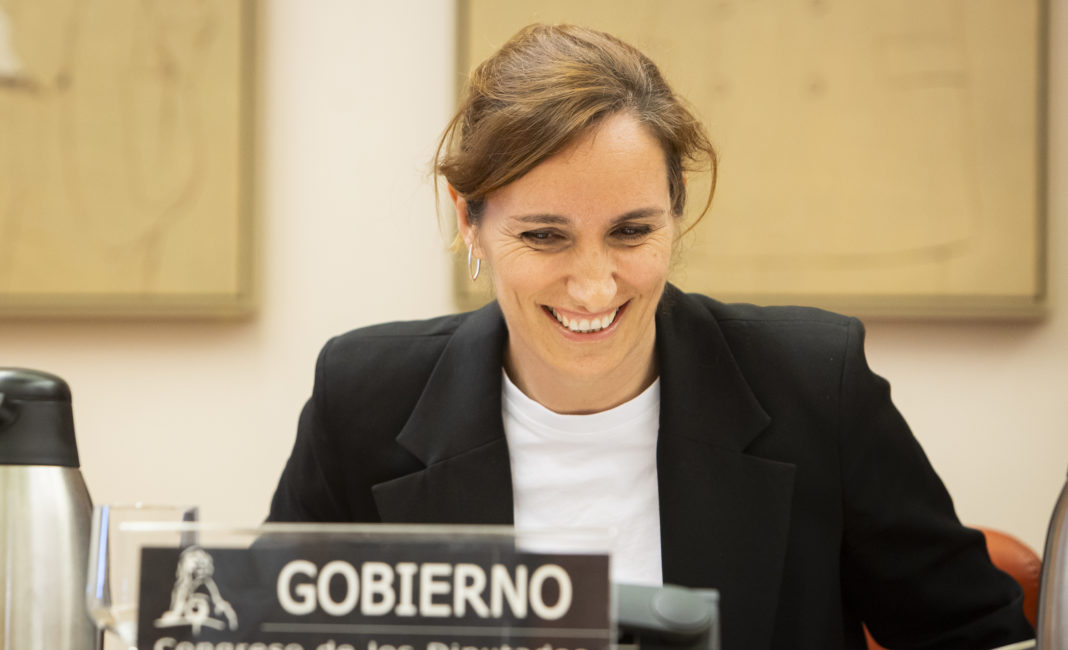 La ministra de Sanidad, Mónica García, durante la Comisión Mixta para el Estudio de los Problemas de las Adicciones
