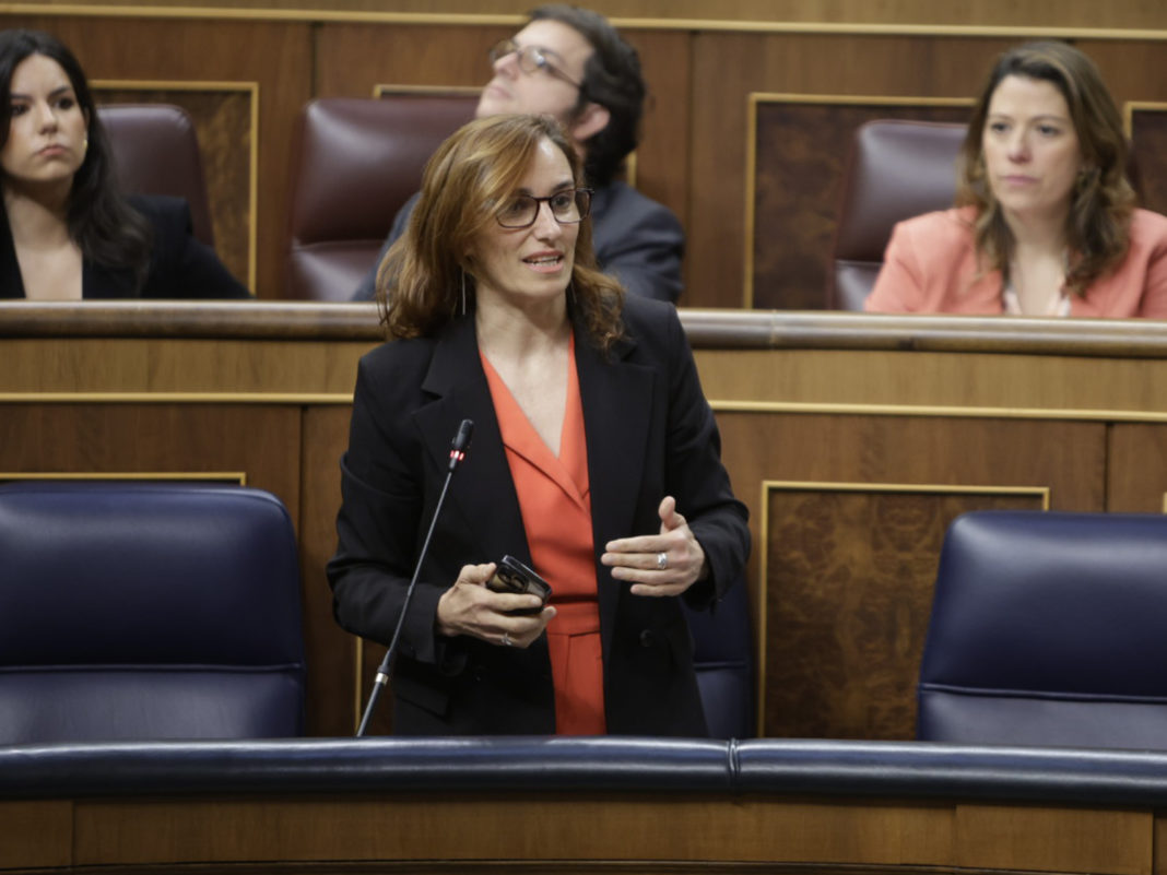 Mónica García: “Creo en la descentralización, por eso creo que son las CC. AA las que deben gestionar los RR. HH para paliar el déficit de médicos”